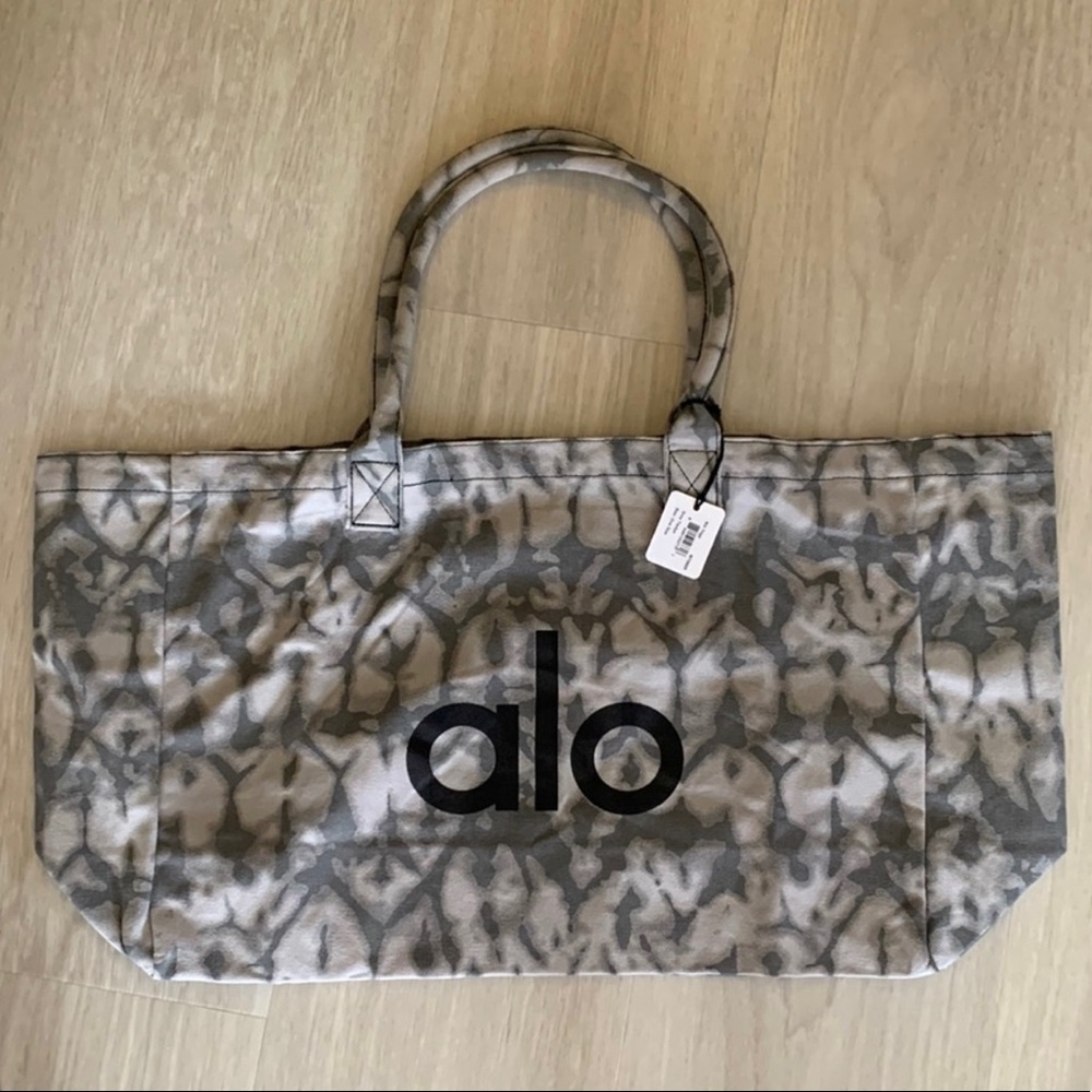 BRAND NEW NEVER USED ALO YOGA TOTE